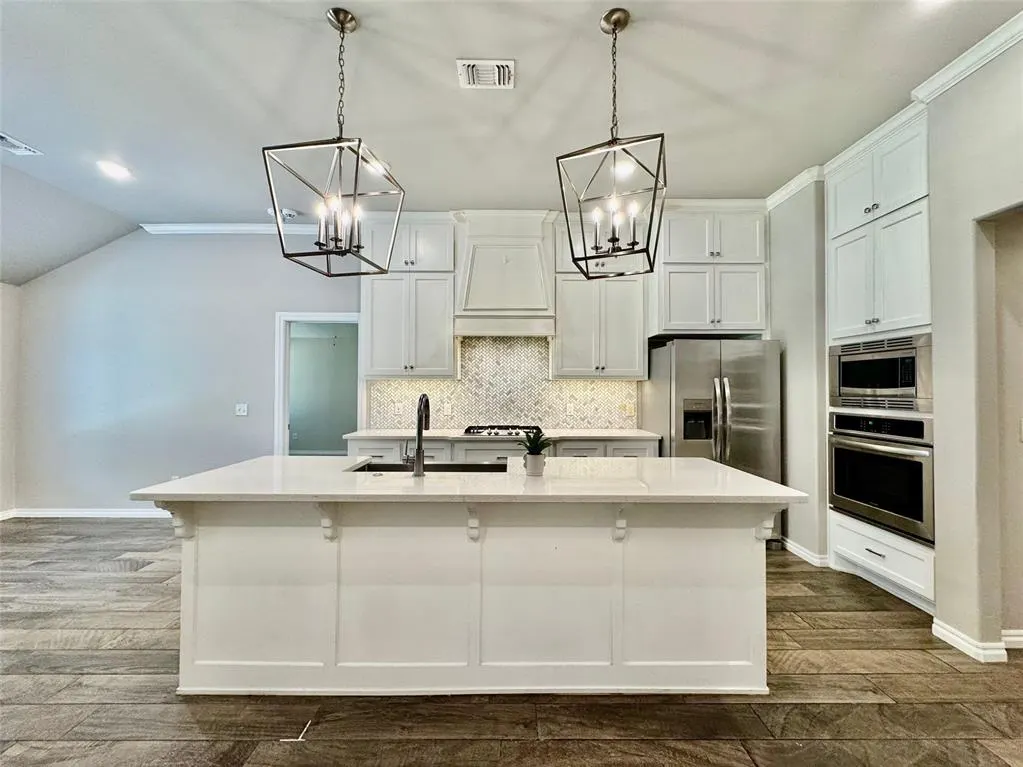 Photo 11 — 804 E Barajas Terrace, Mustang, OK 73064