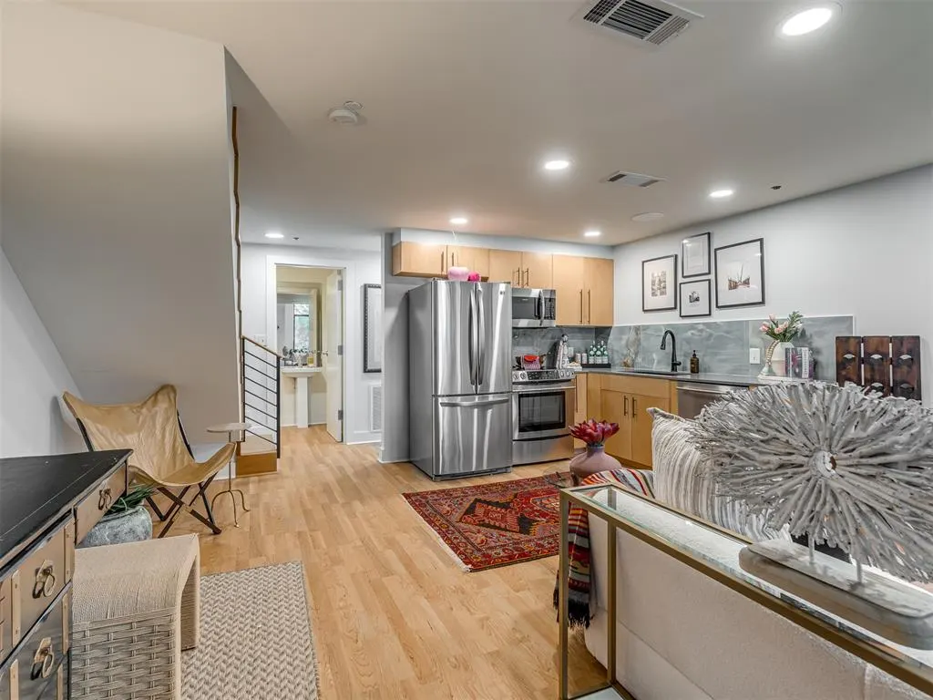 Photo 5 — 301 NE 4th Street 1, Oklahoma City, OK 73104