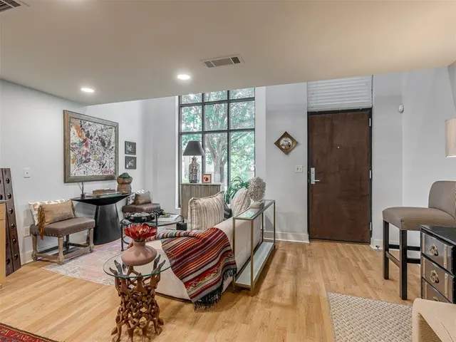 Photo 6 — 301 NE 4th Street 1, Oklahoma City, OK 73104
