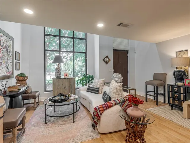 Photo 7 — 301 NE 4th Street 1, Oklahoma City, OK 73104