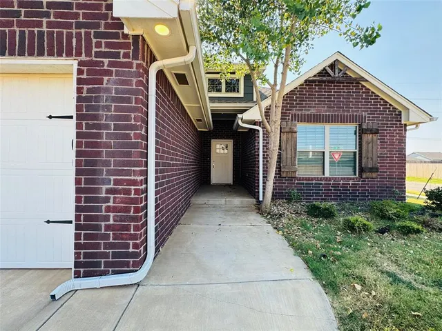 Photo 2 — 9005 Poppey Place, Yukon, OK 73099