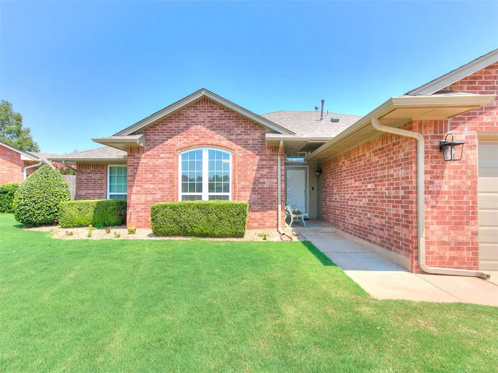 Photo 3 — 409 NW 141st Circle, Edmond, OK 73013