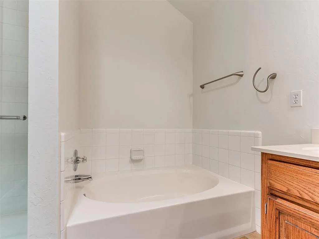Photo 28 — 409 NW 141st Circle, Edmond, OK 73013