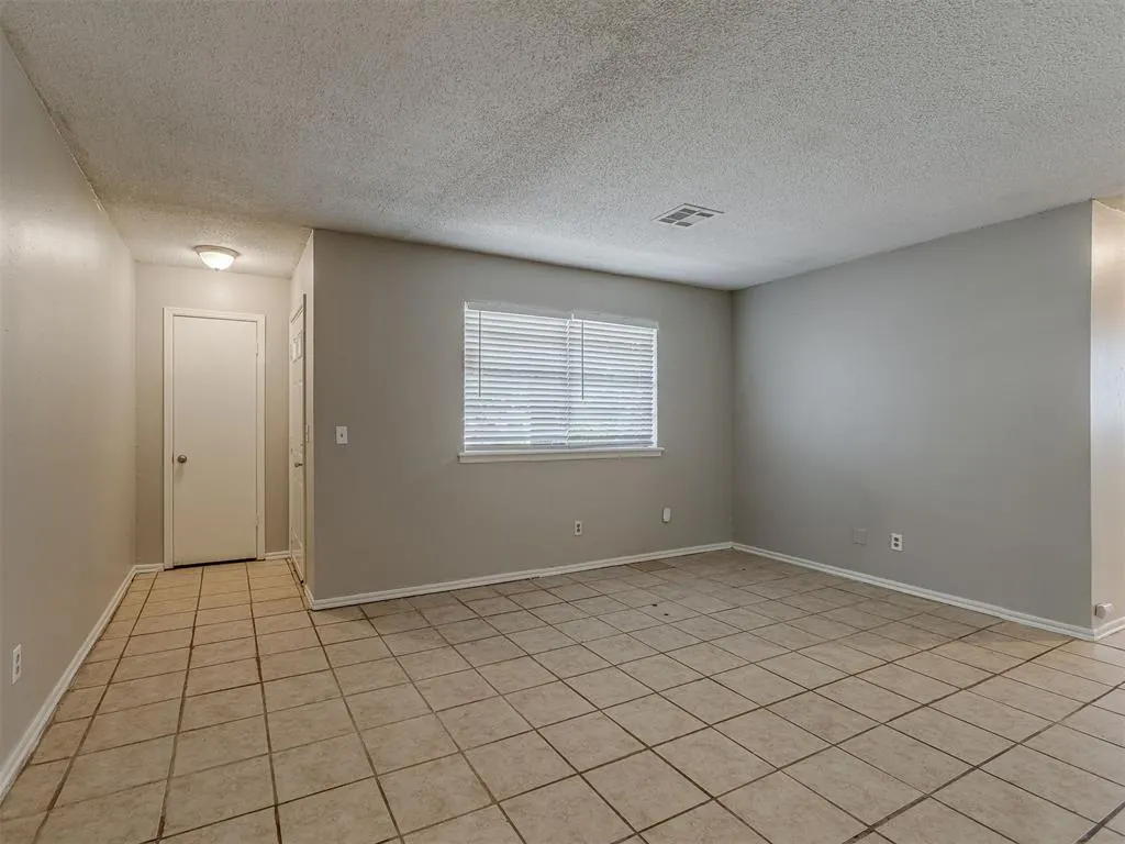 Photo 2 — 3320 Hampton Road, Oklahoma City, OK 73115