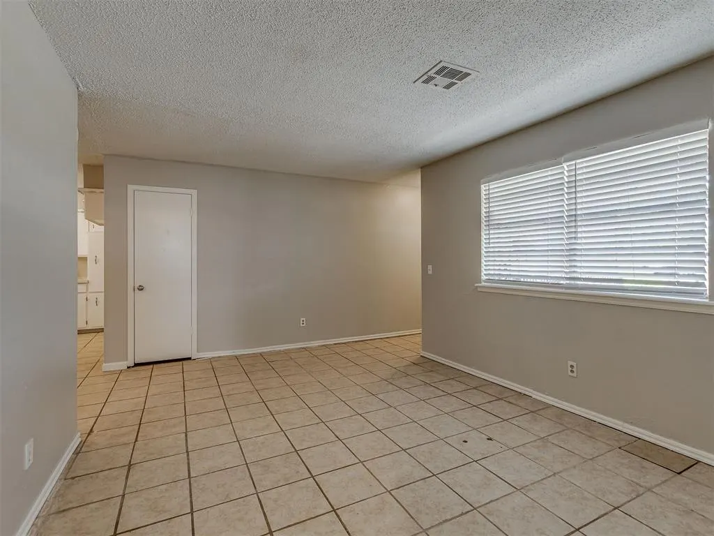 Photo 3 — 3320 Hampton Road, Oklahoma City, OK 73115