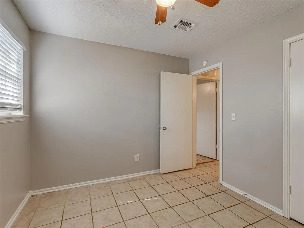 Photo 8 — 3320 Hampton Road, Oklahoma City, OK 73115