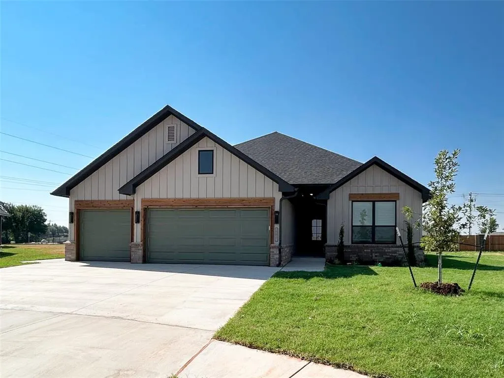 Front exterior — 100 Meadow Springs Way, Edmond, OK 73025