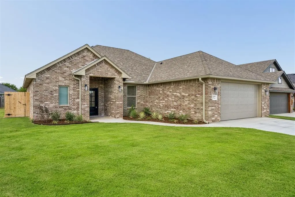 Photo 2 — 209 NW Pine Avenue, Cache, OK 73527
