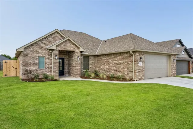 Photo 2 — 209 NW Pine Avenue, Cache, OK 73527