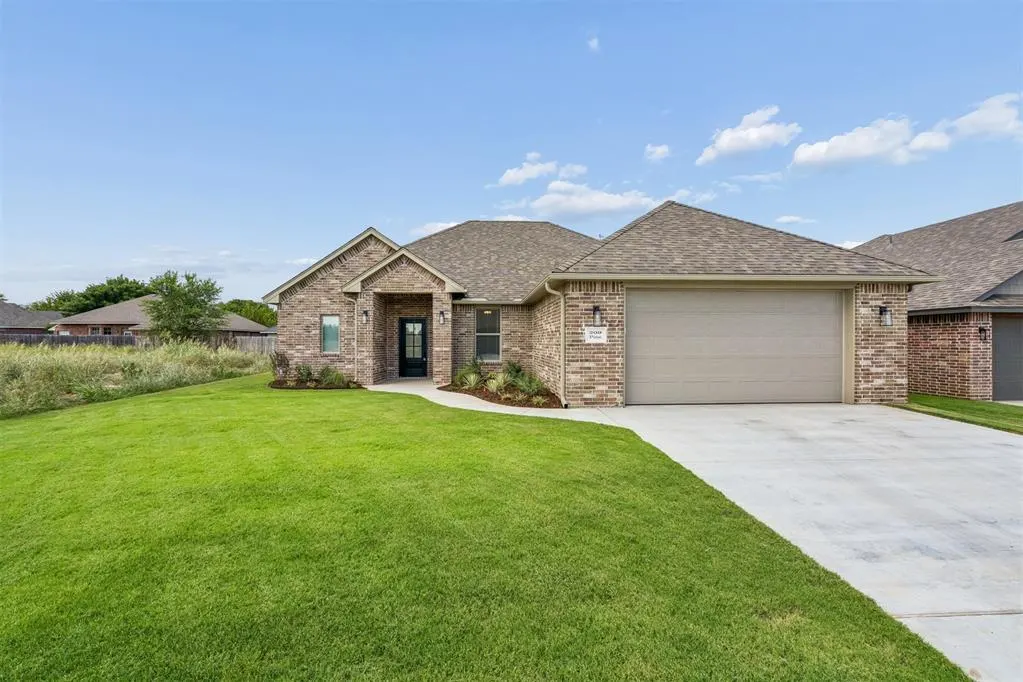 Photo 3 — 209 NW Pine Avenue, Cache, OK 73527