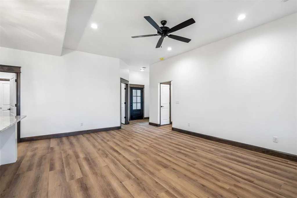 Photo 9 — 209 NW Pine Avenue, Cache, OK 73527