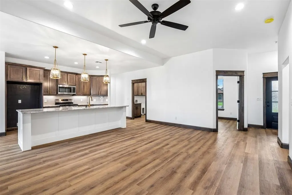 Photo 11 — 209 NW Pine Avenue, Cache, OK 73527