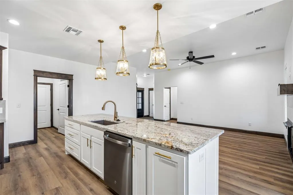 Photo 15 — 209 NW Pine Avenue, Cache, OK 73527