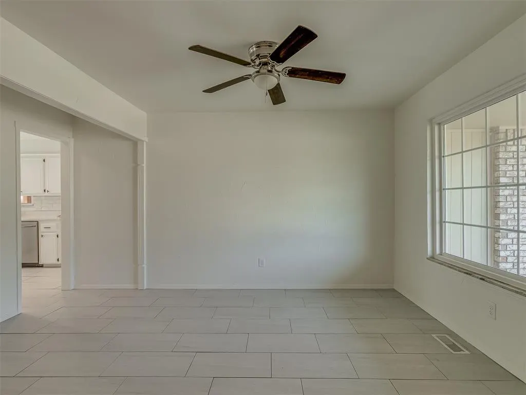 Photo 5 — 1520 Winding Creek Road, Moore, OK 73160