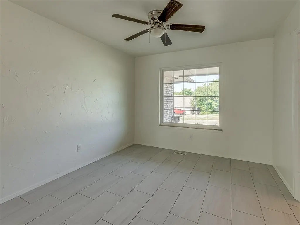 Photo 6 — 1520 Winding Creek Road, Moore, OK 73160