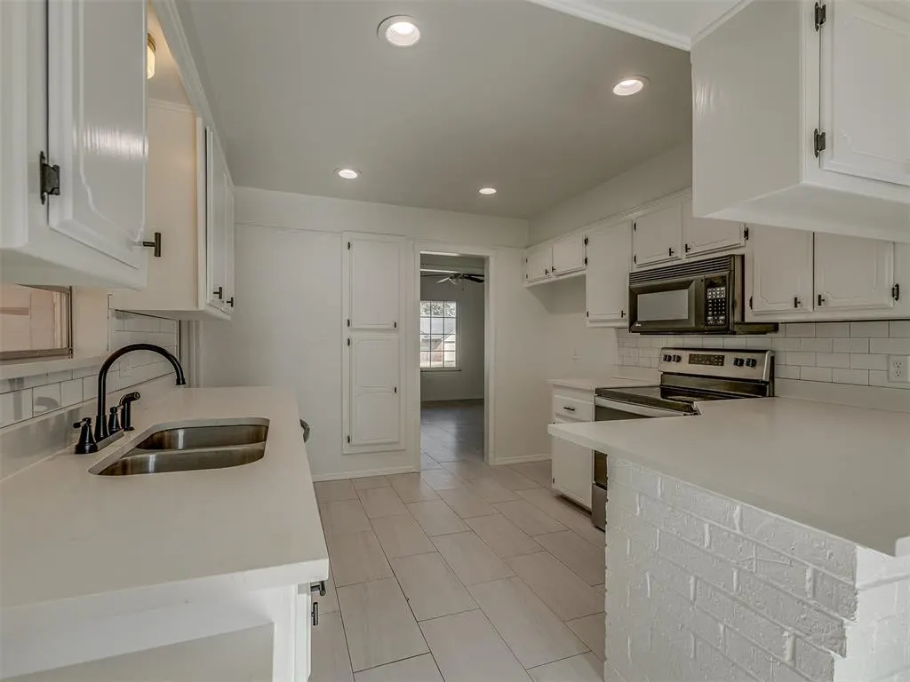 Photo 16 — 1520 Winding Creek Road, Moore, OK 73160
