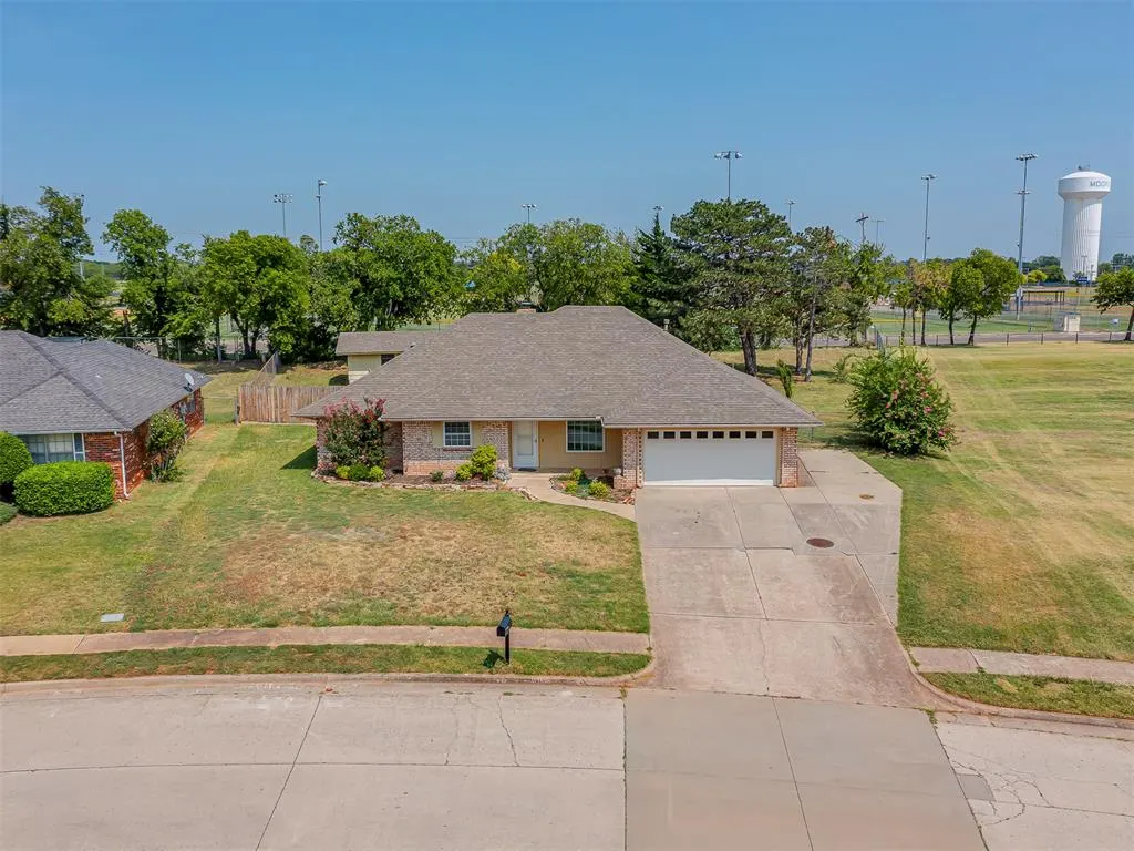 Photo 42 — 1520 Winding Creek Road, Moore, OK 73160