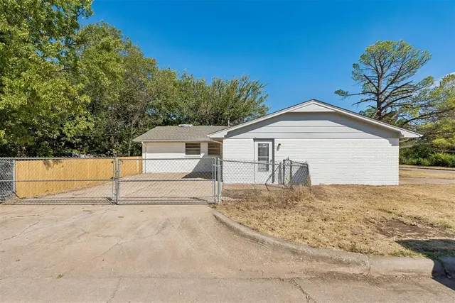 Photo 2 — 345 NW 87th Street, Oklahoma City, OK 73114
