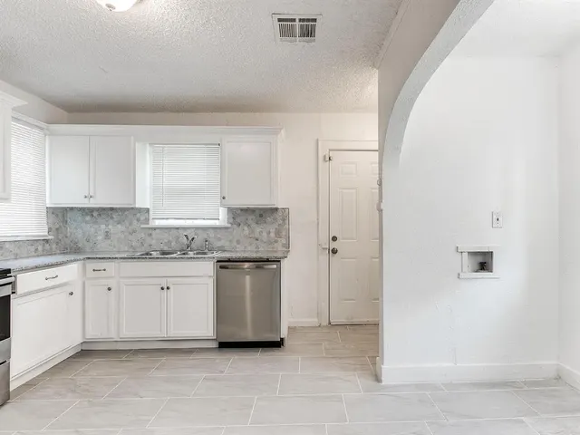 Photo 7 — 2221 N Jordan Avenue, Oklahoma City, OK 73111