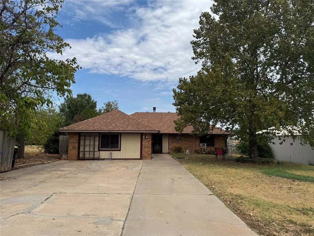 Photo 2 — 1911 Van Buren Avenue, Piedmont, OK 73078