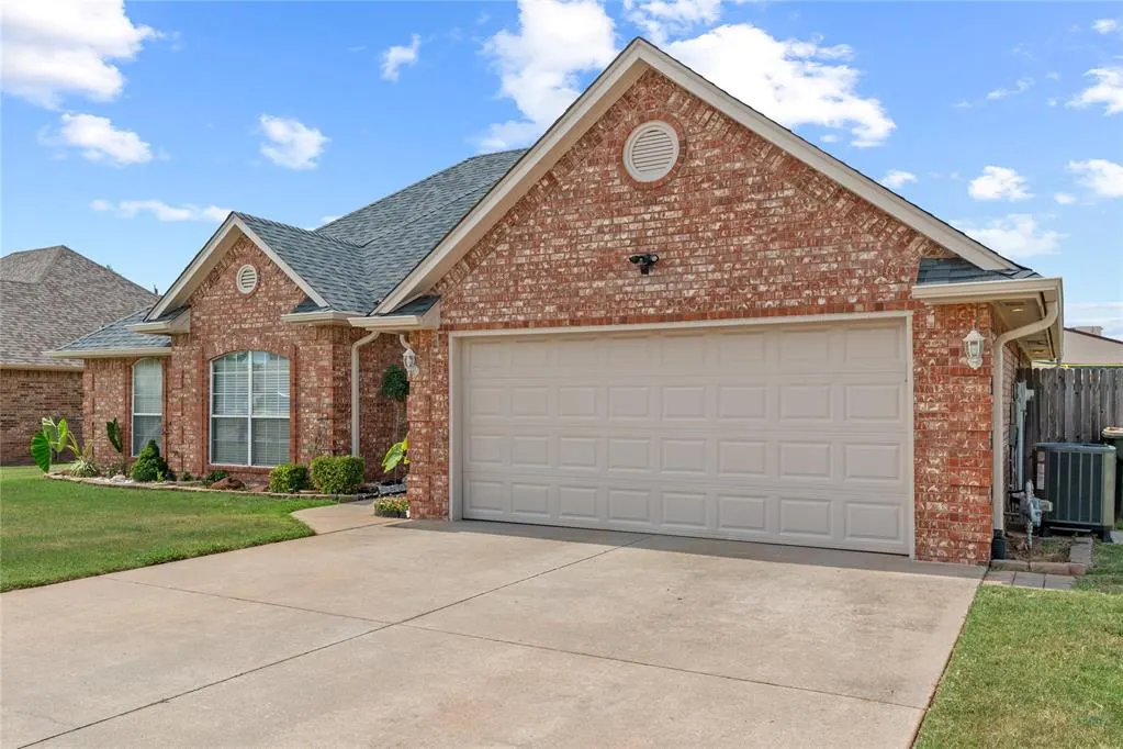 Photo 3 — 1615 Silver Oak Road, Blanchard, OK 73010