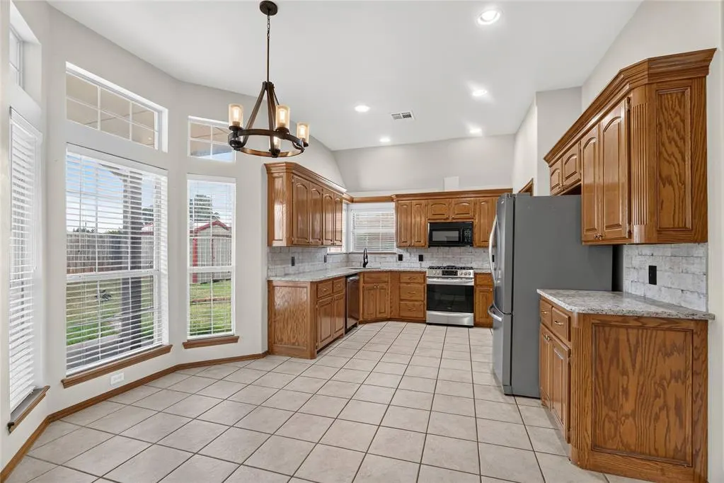 Photo 10 — 1615 Silver Oak Road, Blanchard, OK 73010