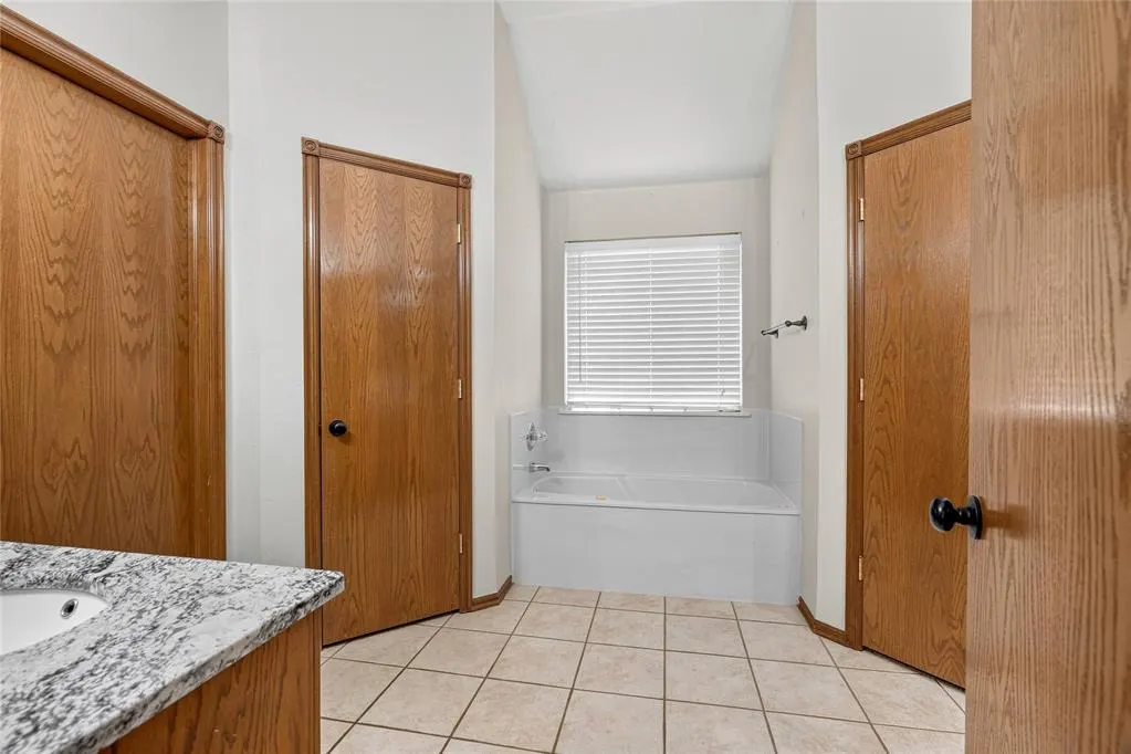 Photo 16 — 1615 Silver Oak Road, Blanchard, OK 73010