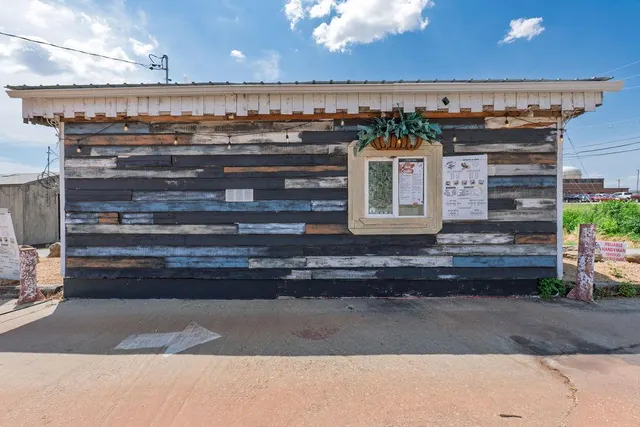 Photo 2 — 1836 N Kickapoo Avenue, Shawnee, OK 74804