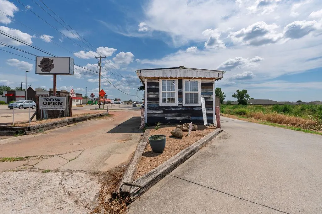 Photo 3 — 1836 N Kickapoo Avenue, Shawnee, OK 74804