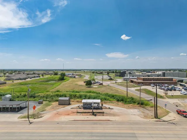 Photo 5 — 1836 N Kickapoo Avenue, Shawnee, OK 74804