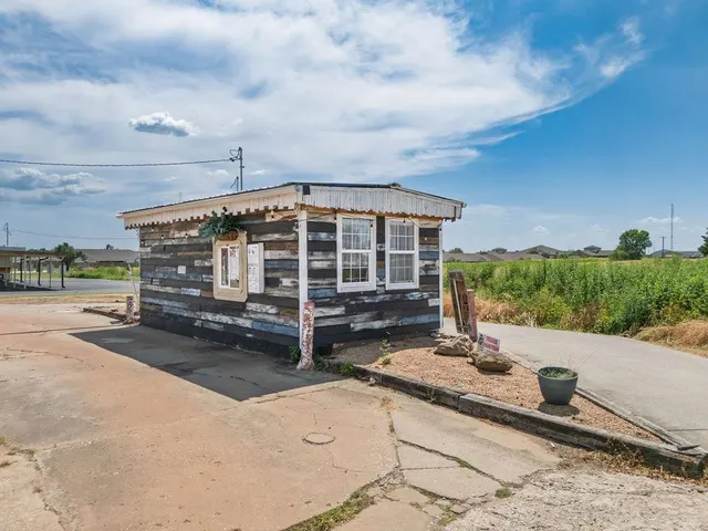 Photo 8 — 1836 N Kickapoo Avenue, Shawnee, OK 74804