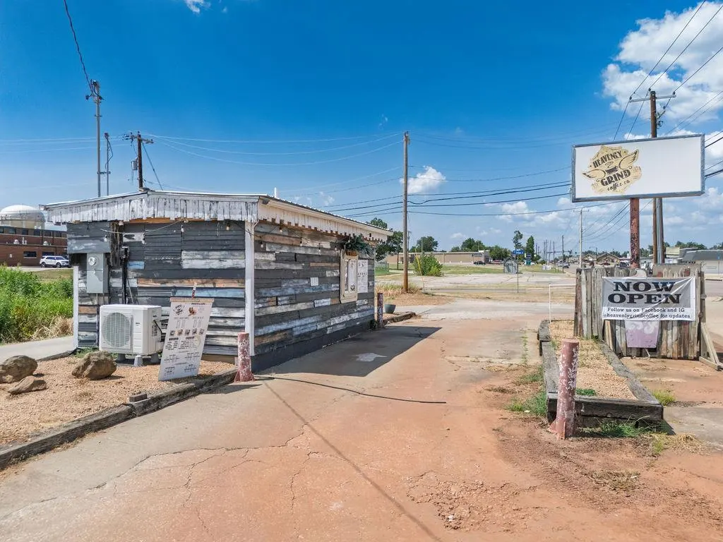 Photo 9 — 1836 N Kickapoo Avenue, Shawnee, OK 74804