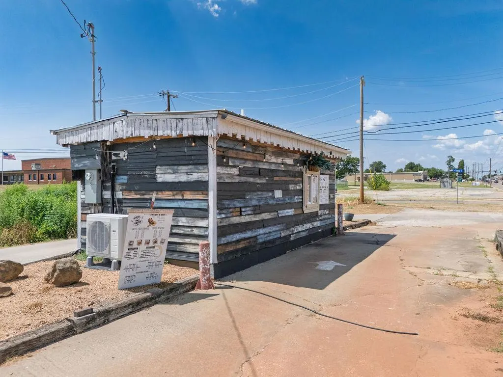 Photo 10 — 1836 N Kickapoo Avenue, Shawnee, OK 74804