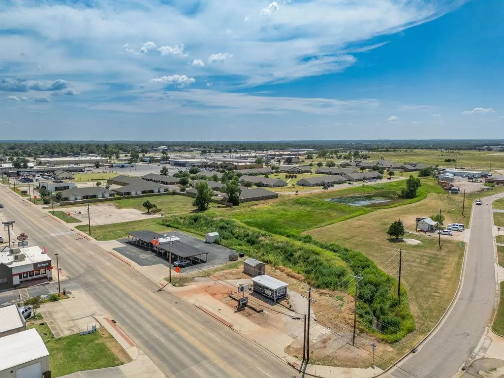 Photo 32 — 1836 N Kickapoo Avenue, Shawnee, OK 74804