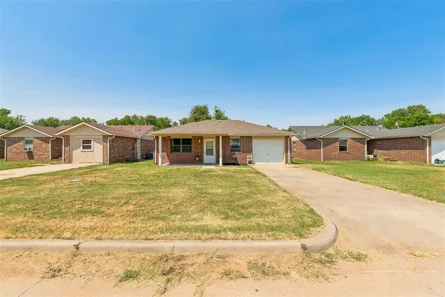 Photo 3 — 309 W Garrett Street, Anadarko, OK 73005