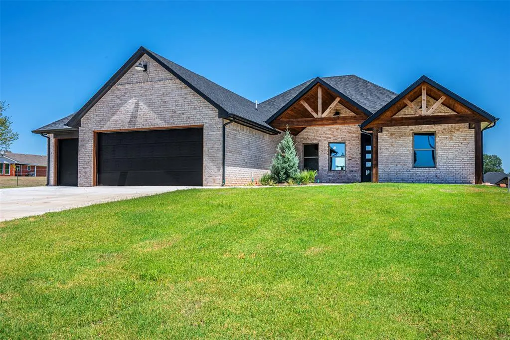 Photo 3 — 1109 Bridgeview Lane, Tuttle, OK 73089