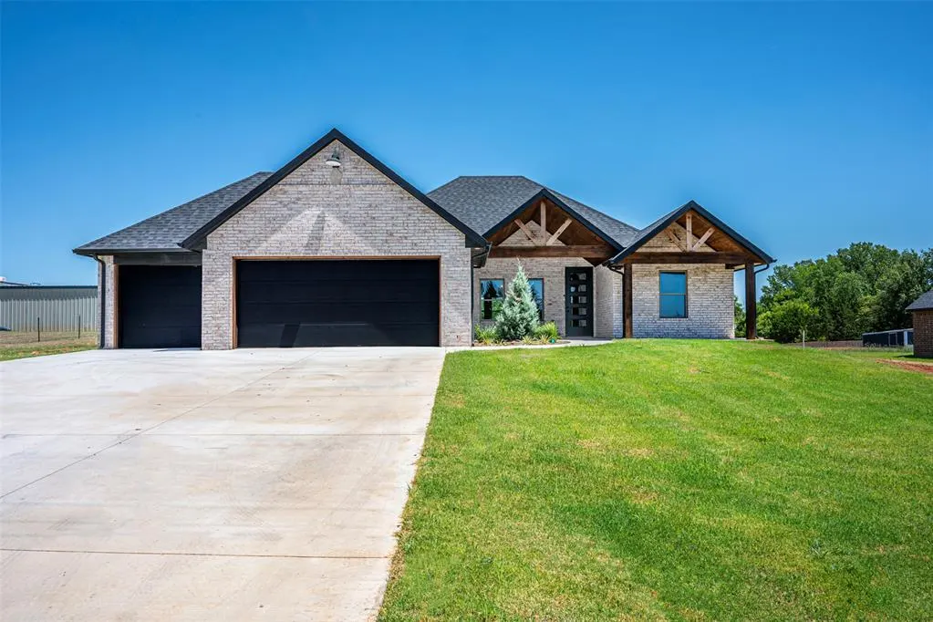 Photo 4 — 1109 Bridgeview Lane, Tuttle, OK 73089