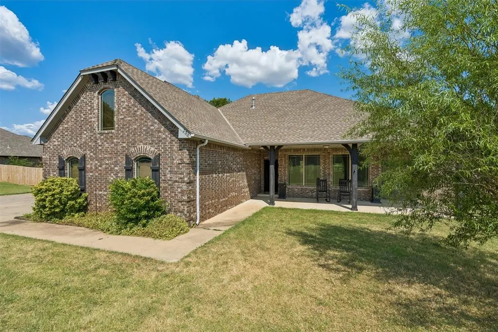 Front exterior — 286 Mounds Road, Harrah, OK 73045