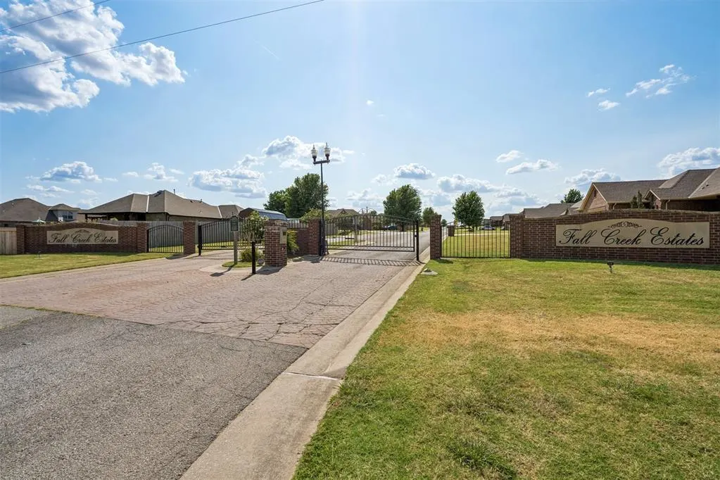 Photo 48 — 286 Mounds Road, Harrah, OK 73045