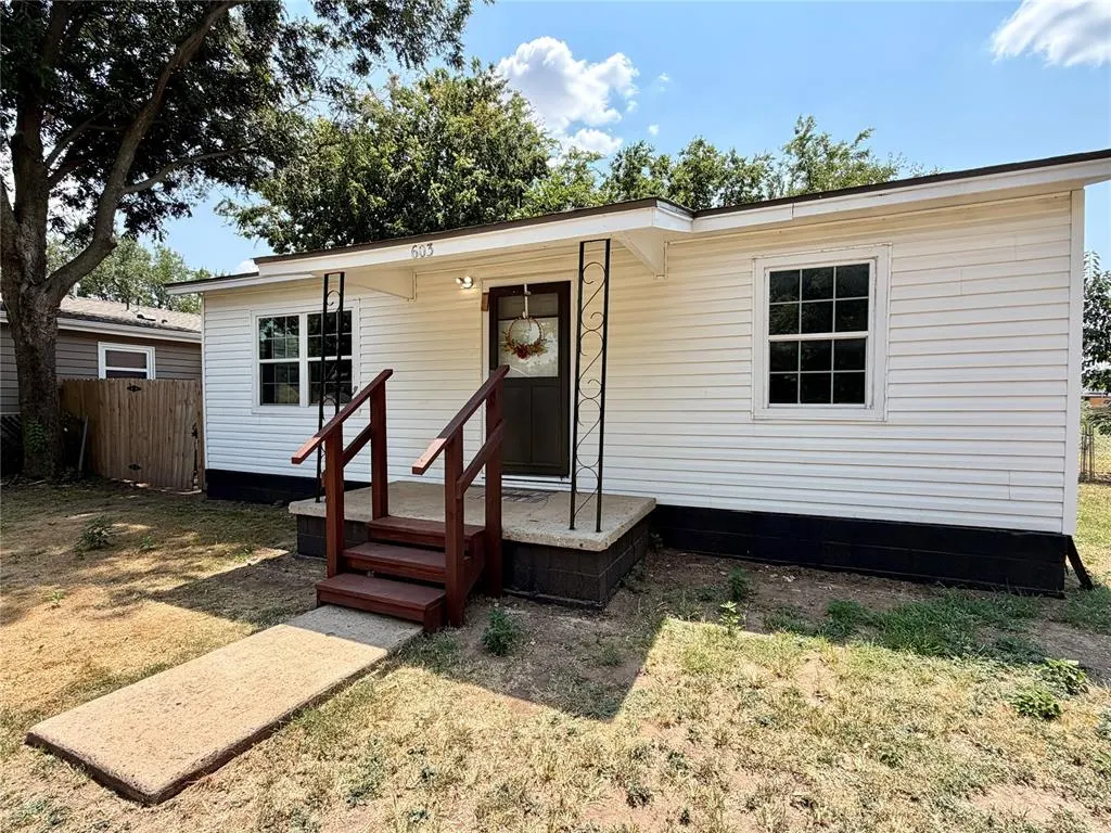 Photo 3 — 603 NW Pontotoc Street, Minco, OK 73059