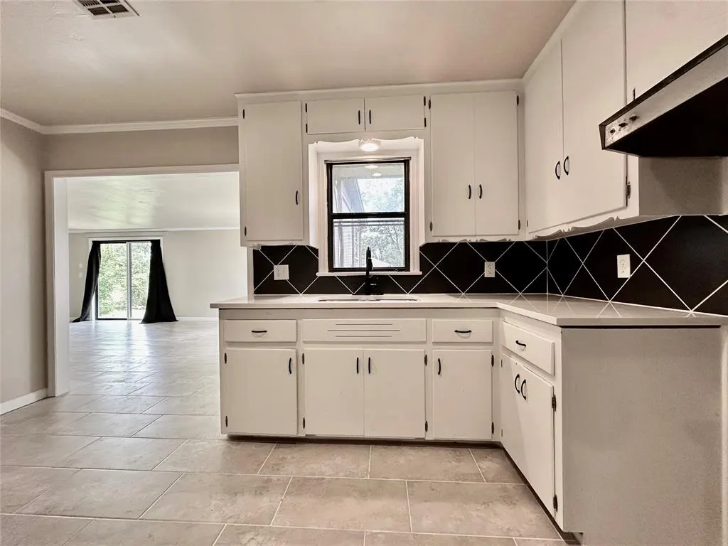 Photo 5 — 2136 SW 49th Street, Oklahoma City, OK 73119
