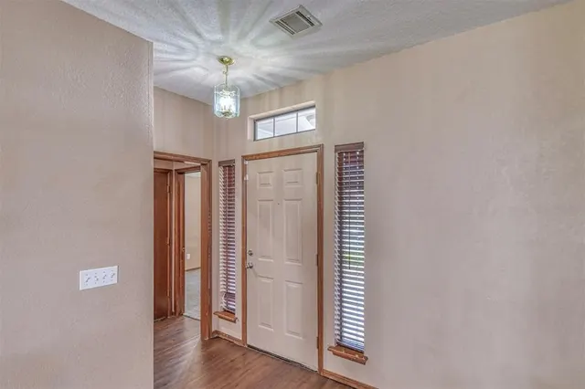Photo 2 — 313 SW 141st Street, Oklahoma City, OK 73170