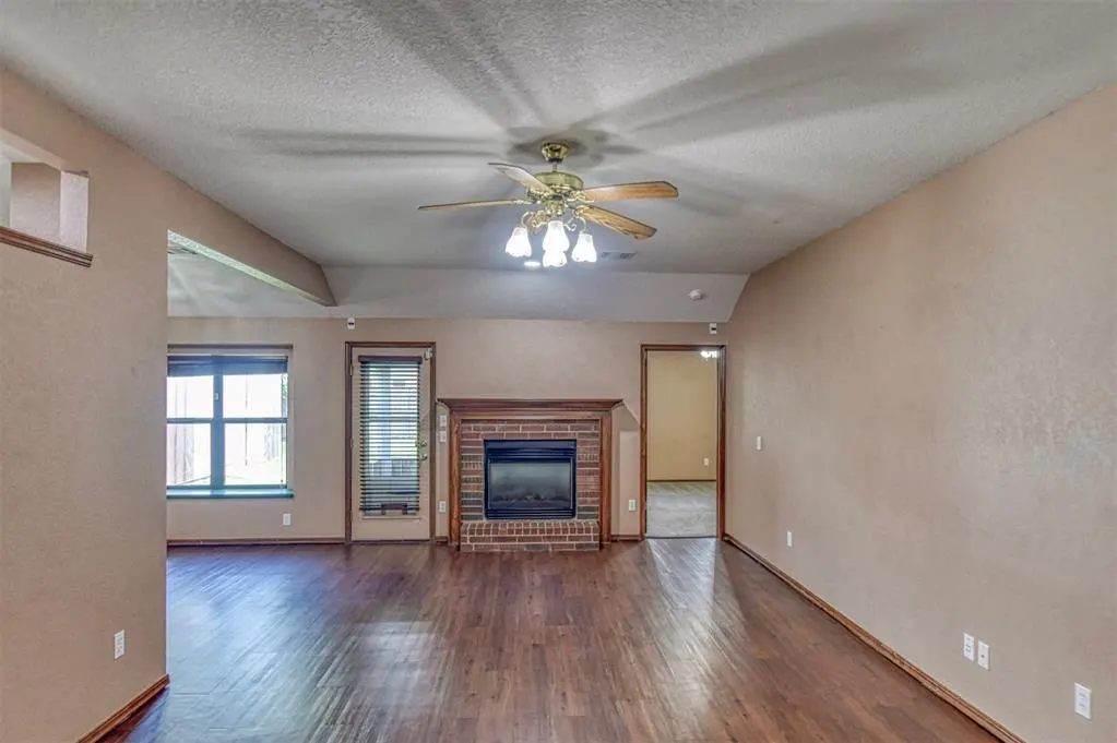 Photo 3 — 313 SW 141st Street, Oklahoma City, OK 73170