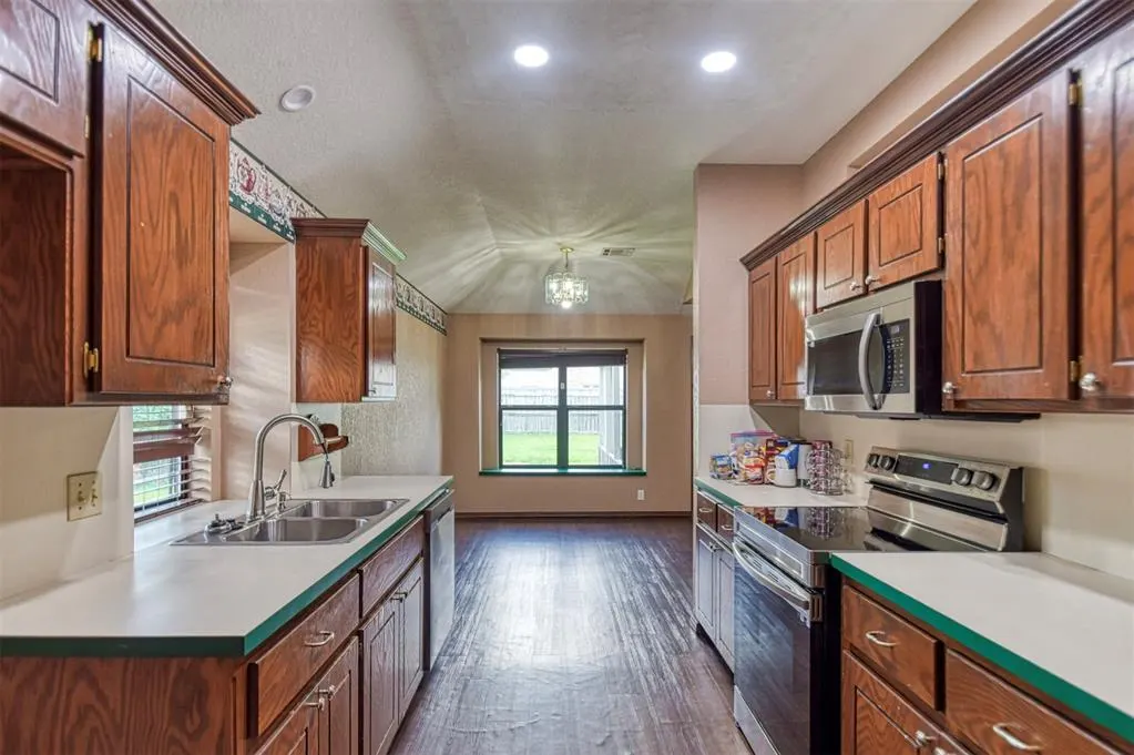 Photo 7 — 313 SW 141st Street, Oklahoma City, OK 73170