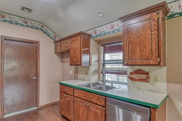 Photo 8 — 313 SW 141st Street, Oklahoma City, OK 73170