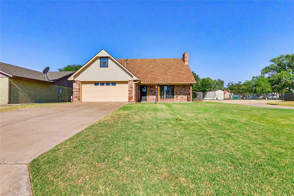Photo 3 — 111 Mockingbird Lane, Elk City, OK 73644