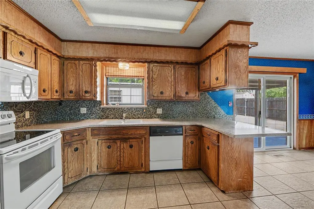 Photo 14 — 111 Mockingbird Lane, Elk City, OK 73644