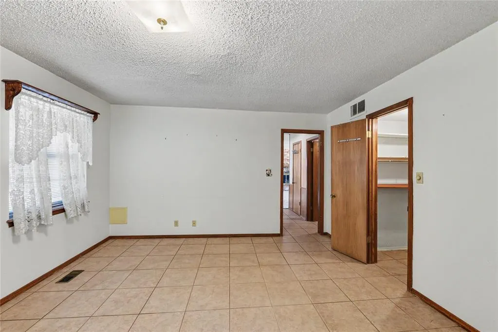 Photo 17 — 111 Mockingbird Lane, Elk City, OK 73644
