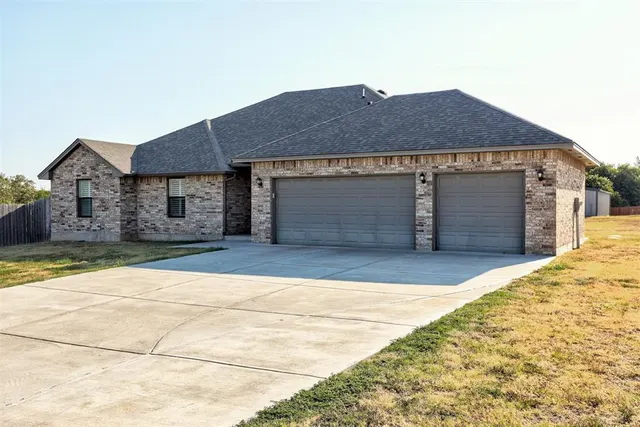 Photo 2 — 9714 Country Side Lane, Guthrie, OK 73044