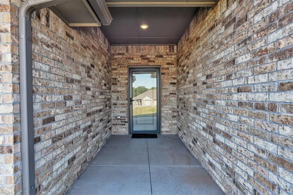 Photo 3 — 9714 Country Side Lane, Guthrie, OK 73044